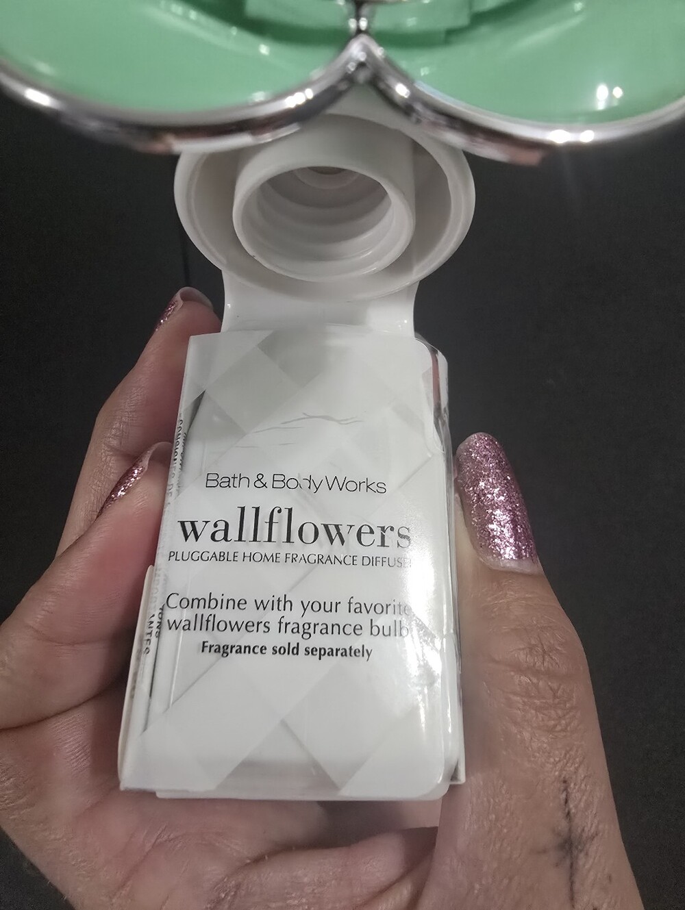 New Bath & Body Works Mint Green Flower with Crystal Center Wallflower Plug In - Picture 2 of 4